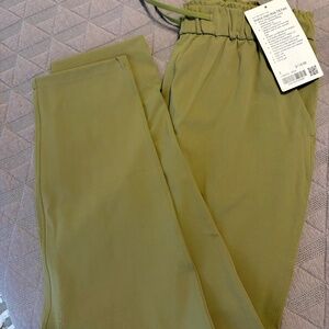 Lululemon Stretch High-Rise 7/8 Pant – Size 8 – NWT – Green – $118 Retail